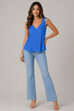 Women’s Sleeveless Scalloped Neck Top